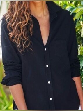 Frank & Eileen Women’s Black Button-Down Shirt